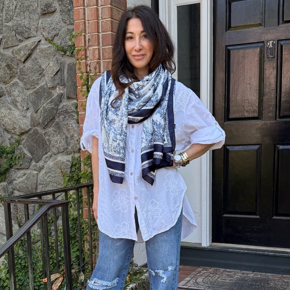 Elegant Blue and White Scarf - Picture 4 of 6